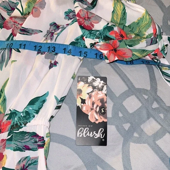 Hint of Blush Off the Shoulder Romper Women’s Size Medium Shorts Jumpsuit NWT - Picture 8 of 15